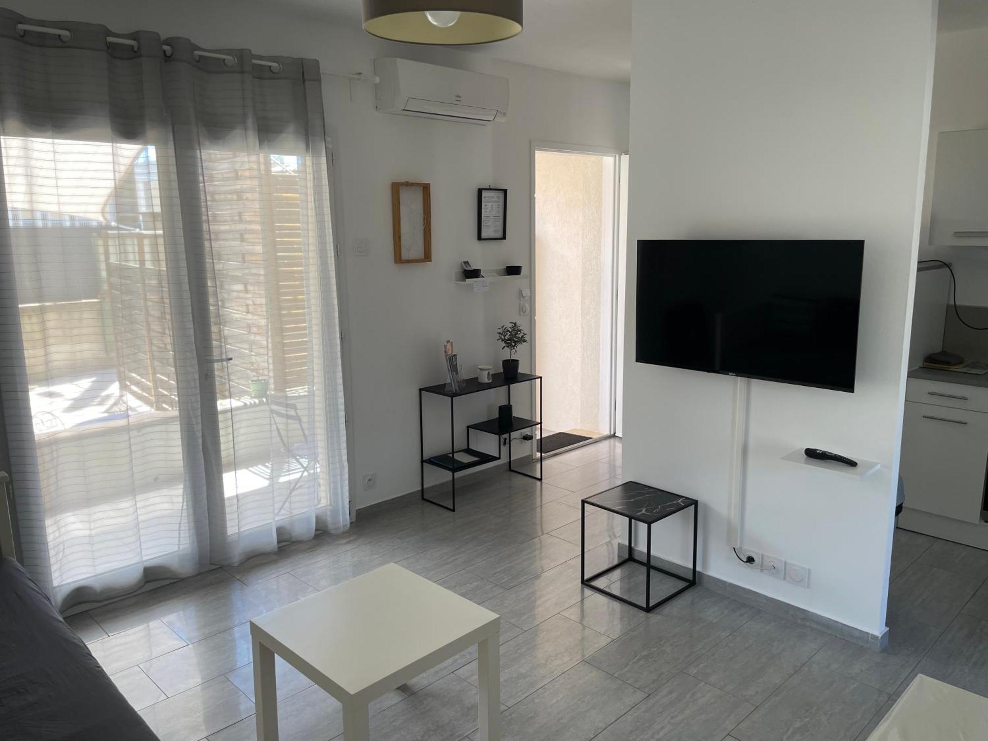 Appartement T2 Avec Terrasse Et Cour Кавайон Экстерьер фото