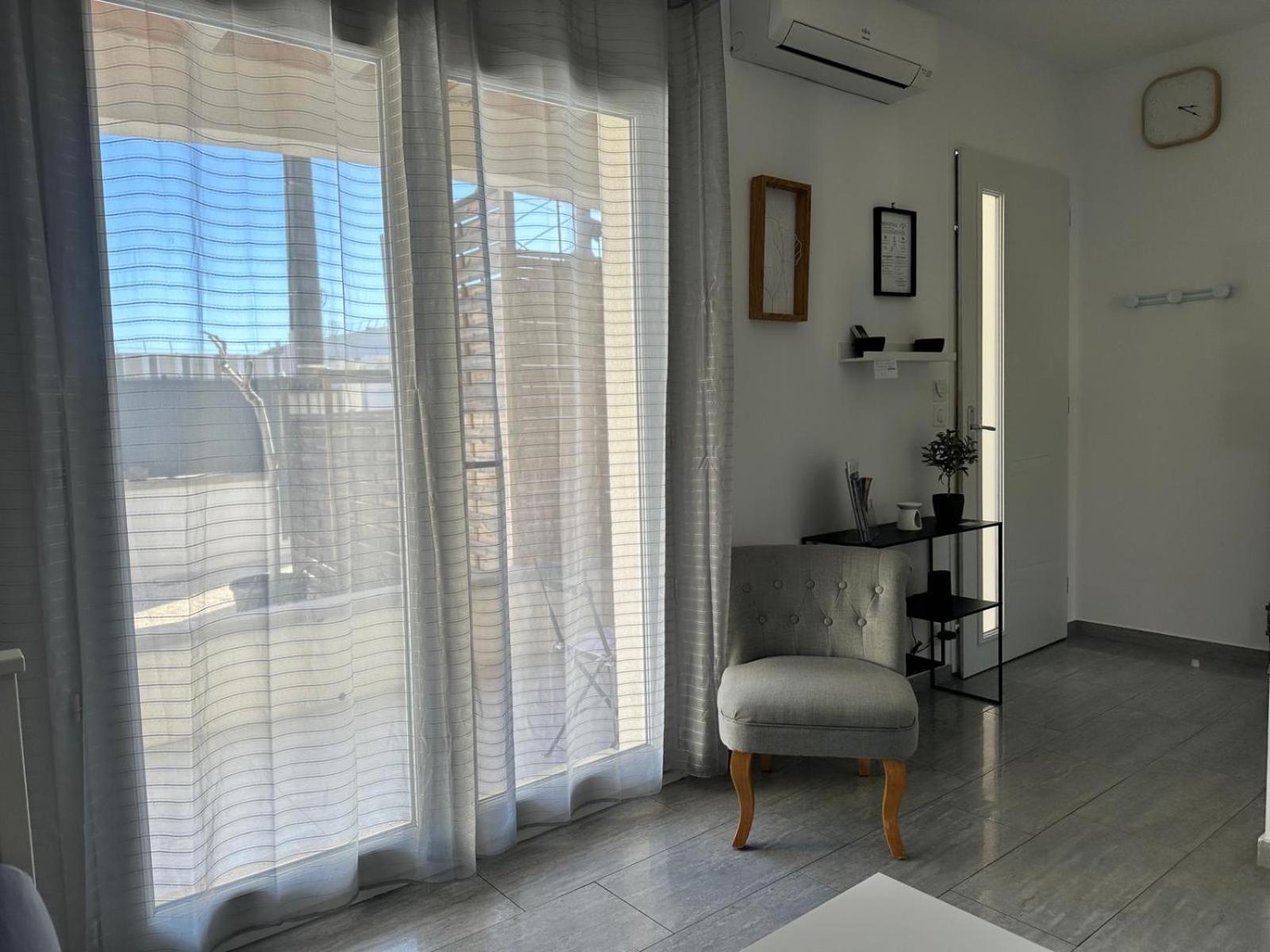 Appartement T2 Avec Terrasse Et Cour Кавайон Экстерьер фото